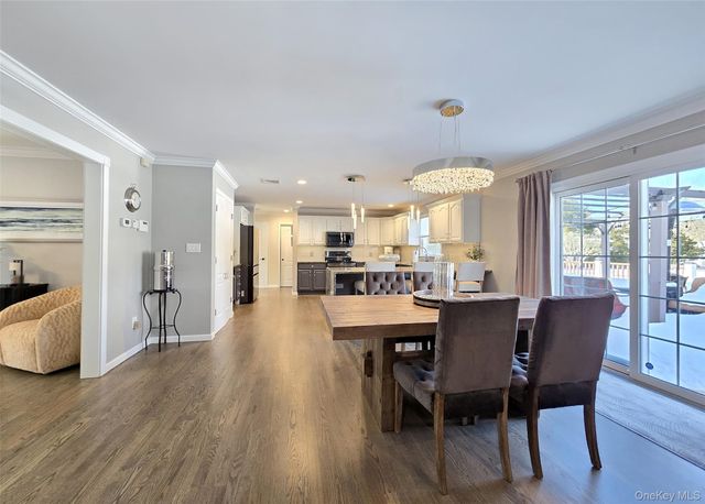 11 Simpson Gate, Manorville, NY 11949