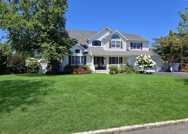 11 Simpson Gate, Manorville, NY 11949