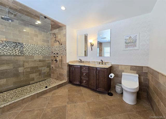 11 Simpson Gate, Manorville, NY 11949