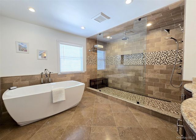 11 Simpson Gate, Manorville, NY 11949