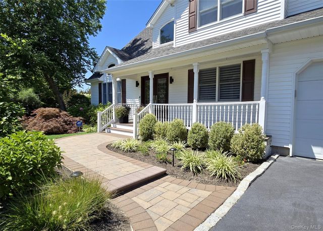 11 Simpson Gate, Manorville, NY 11949