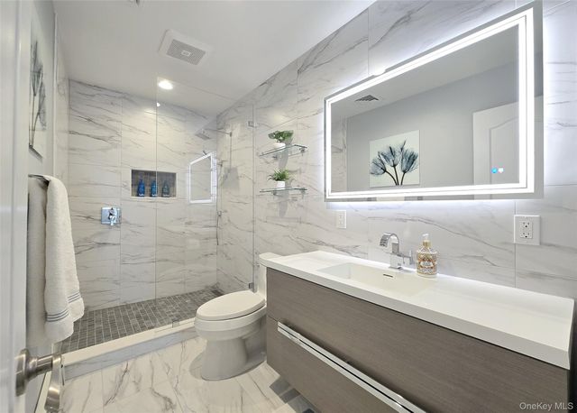 11 Simpson Gate, Manorville, NY 11949