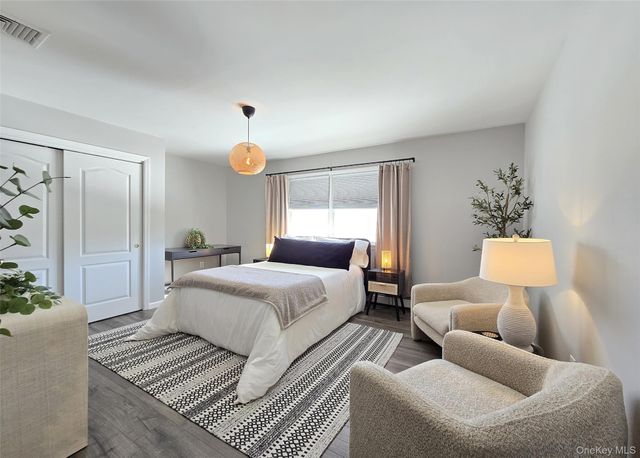 11 Simpson Gate, Manorville, NY 11949