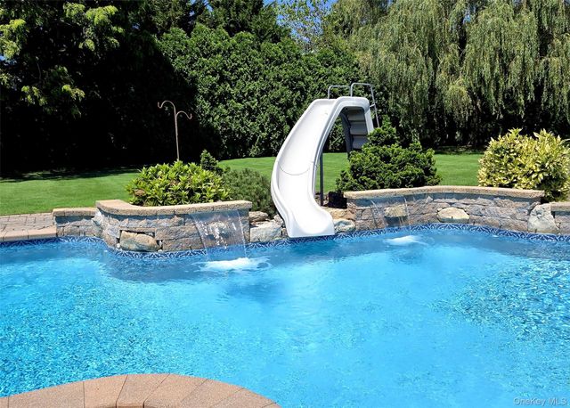 11 Simpson Gate, Manorville, NY 11949