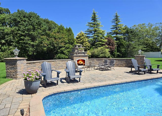 11 Simpson Gate, Manorville, NY 11949