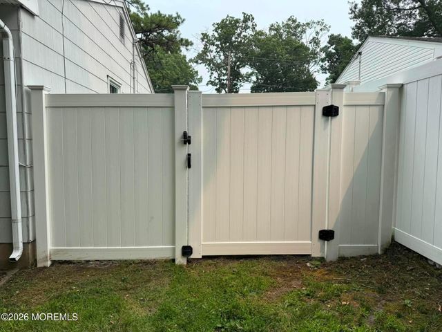 127 Cardinal Drive, Toms River, NJ 08755