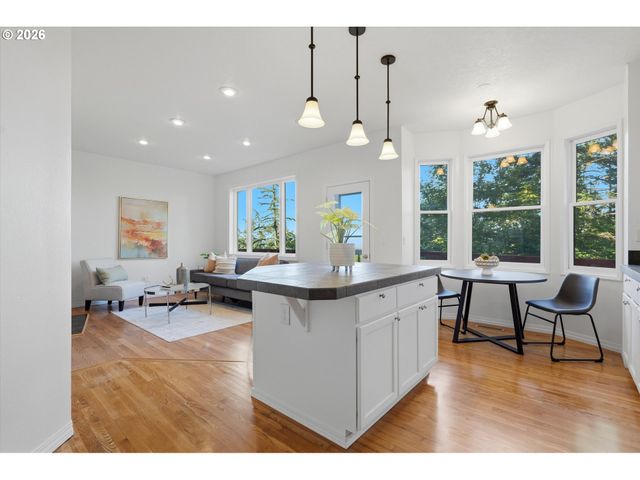 17 HIDALGO St, Lake Oswego, OR 97035