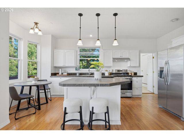 17 HIDALGO St, Lake Oswego, OR 97035