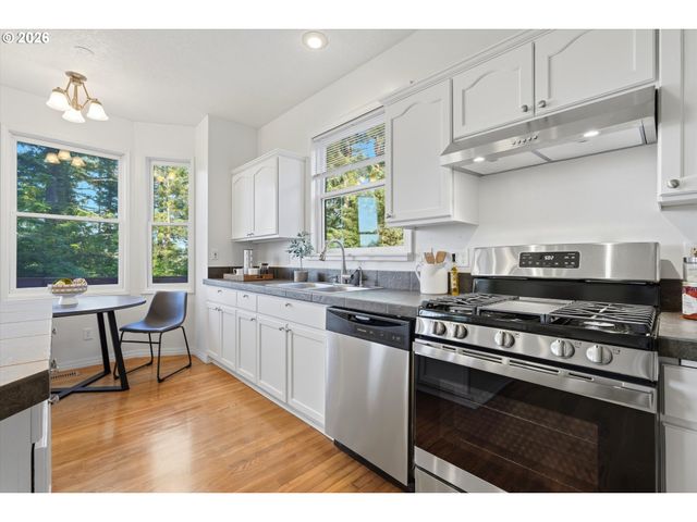 17 HIDALGO St, Lake Oswego, OR 97035