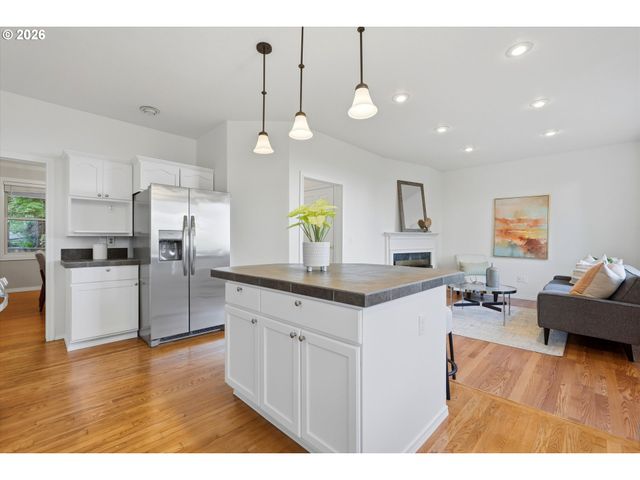 17 HIDALGO St, Lake Oswego, OR 97035