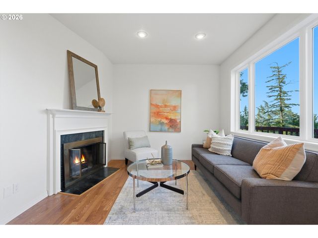 17 HIDALGO St, Lake Oswego, OR 97035