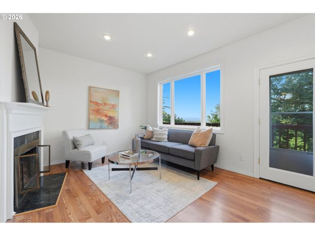 17 HIDALGO St, Lake Oswego, OR 97035