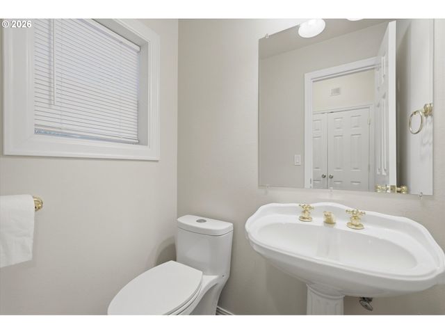 17 HIDALGO St, Lake Oswego, OR 97035