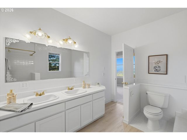 17 HIDALGO St, Lake Oswego, OR 97035