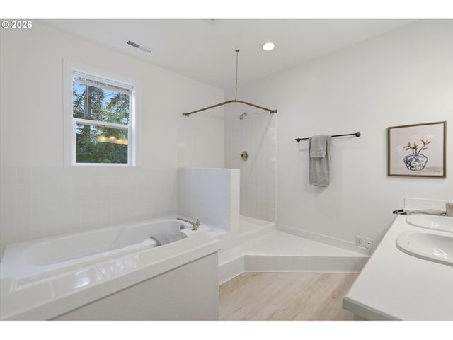 17 HIDALGO St, Lake Oswego, OR 97035