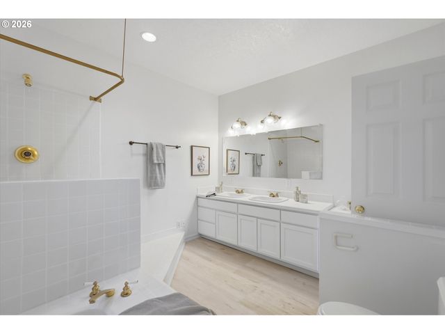 17 HIDALGO St, Lake Oswego, OR 97035