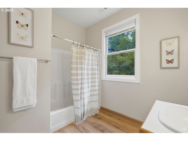17 HIDALGO St, Lake Oswego, OR 97035