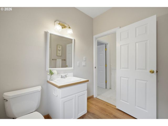 17 HIDALGO St, Lake Oswego, OR 97035