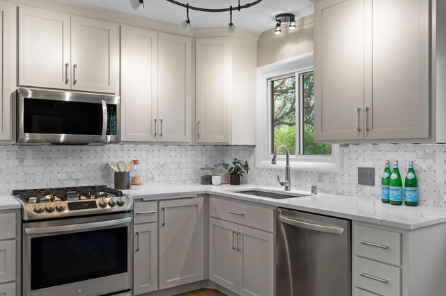 10604 32nd Avenue N, Plymouth, MN 55441