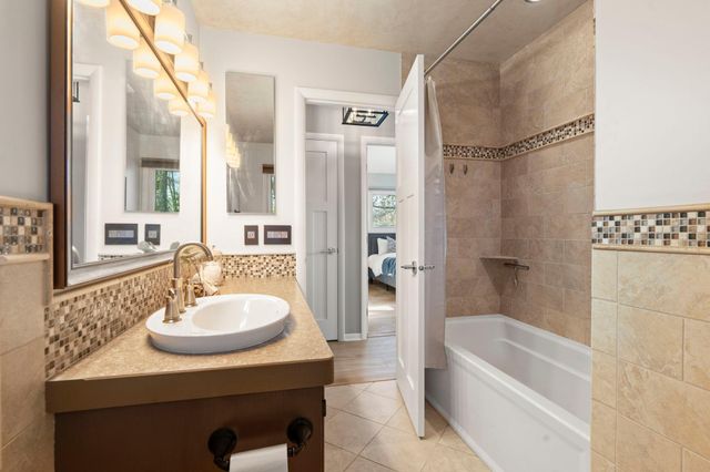 10604 32nd Avenue N, Plymouth, MN 55441