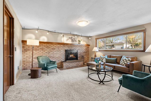 10604 32nd Avenue N, Plymouth, MN 55441