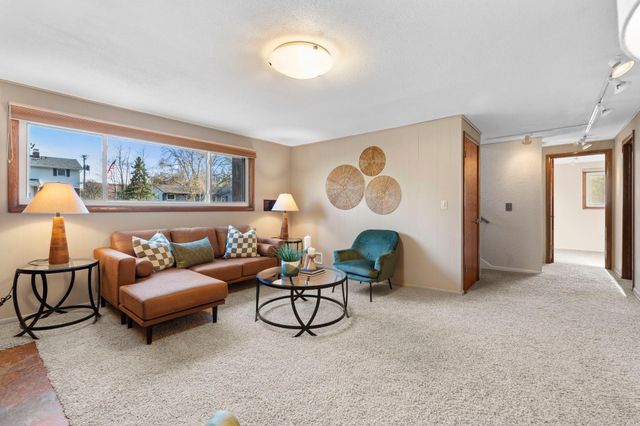 10604 32nd Avenue N, Plymouth, MN 55441