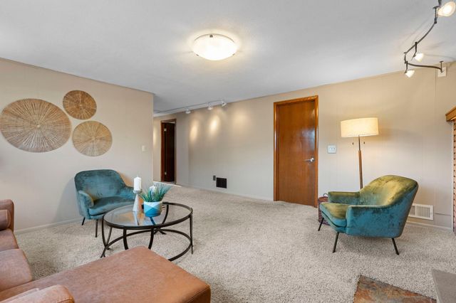 10604 32nd Avenue N, Plymouth, MN 55441