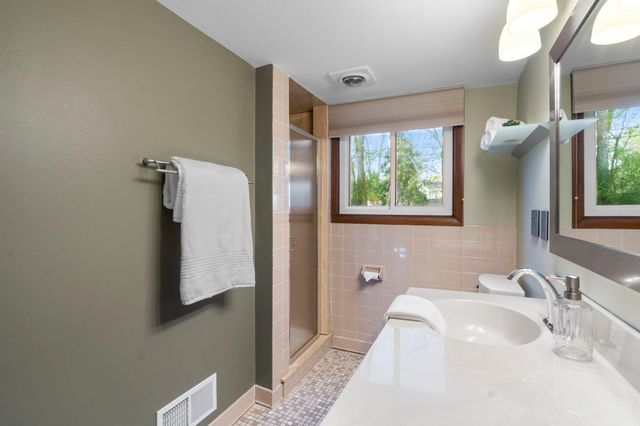 10604 32nd Avenue N, Plymouth, MN 55441