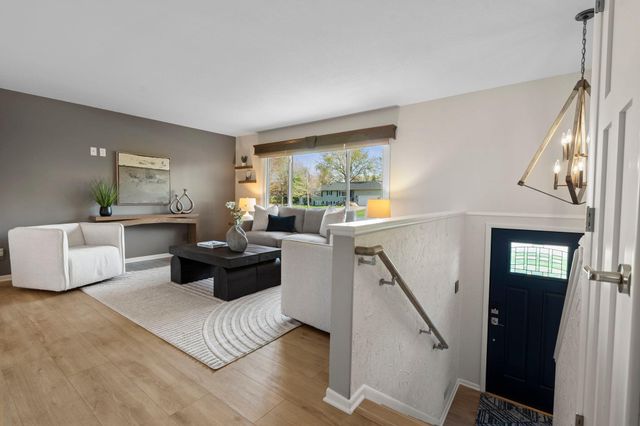 10604 32nd Avenue N, Plymouth, MN 55441