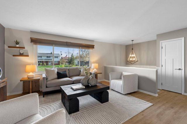 10604 32nd Avenue N, Plymouth, MN 55441