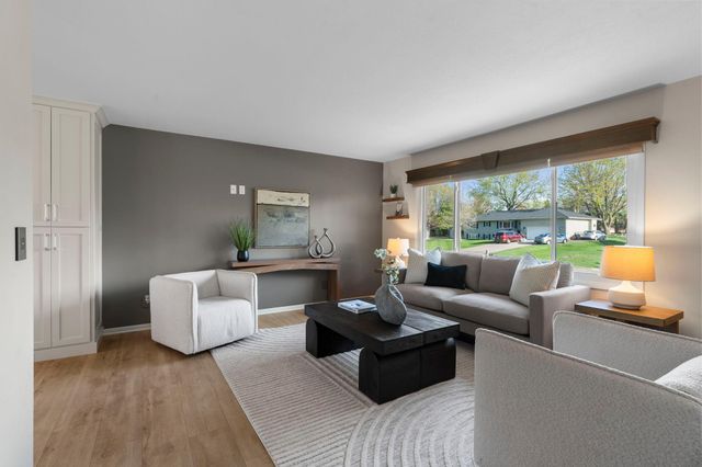 10604 32nd Avenue N, Plymouth, MN 55441