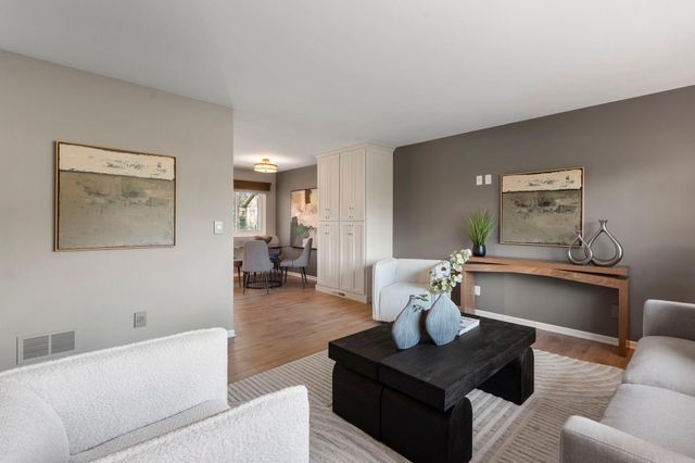 10604 32nd Avenue N, Plymouth, MN 55441