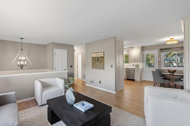 10604 32nd Avenue N, Plymouth, MN 55441