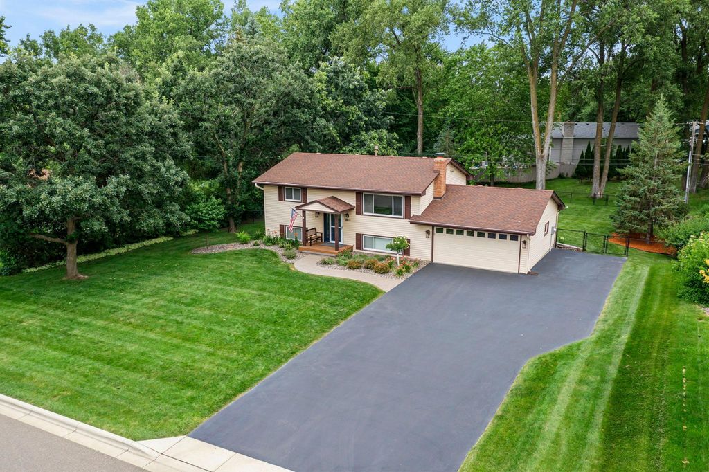 10604 32nd Avenue N, Plymouth, MN 55441