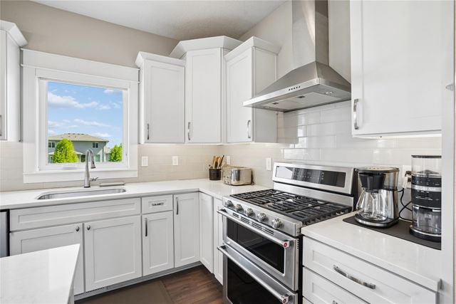 555 NE Bellflower Court, Waukee, IA 50263