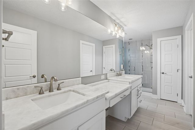 555 NE Bellflower Court, Waukee, IA 50263