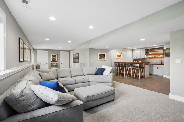 555 NE Bellflower Court, Waukee, IA 50263