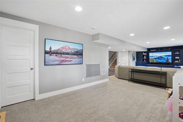 555 NE Bellflower Court, Waukee, IA 50263