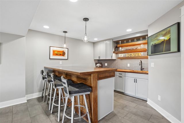 555 NE Bellflower Court, Waukee, IA 50263