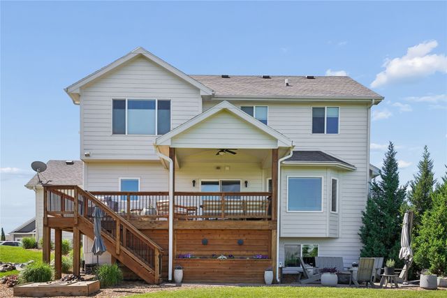 555 NE Bellflower Court, Waukee, IA 50263