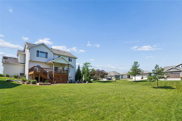 555 NE Bellflower Court, Waukee, IA 50263