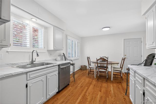 8733 Woodside Drive, Grosse Ile, MI 48138