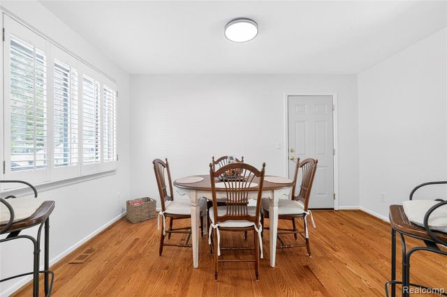 8733 Woodside Drive, Grosse Ile, MI 48138