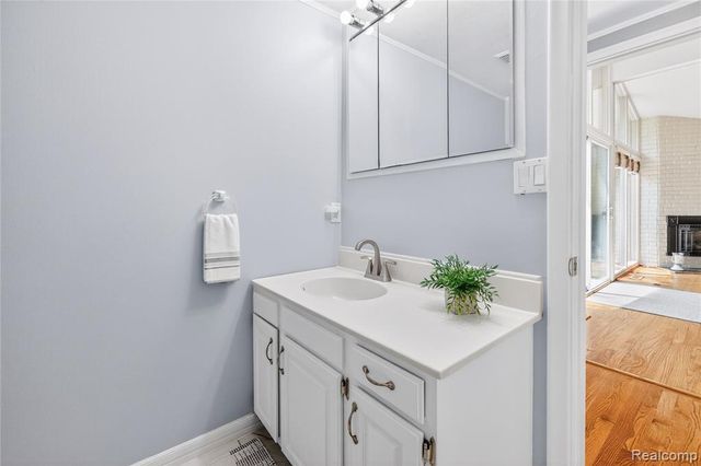 8733 Woodside Drive, Grosse Ile, MI 48138
