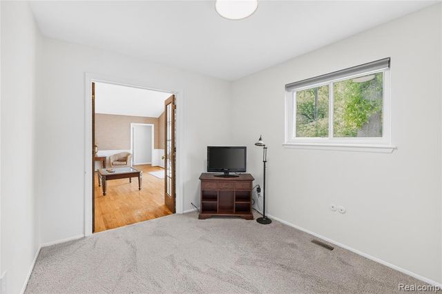 8733 Woodside Drive, Grosse Ile, MI 48138
