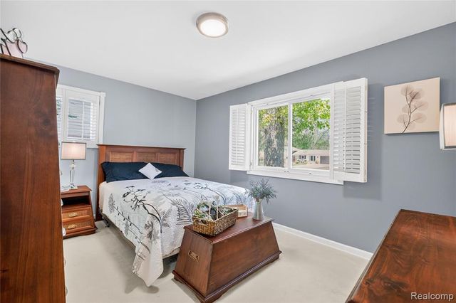 8733 Woodside Drive, Grosse Ile, MI 48138