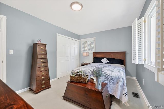 8733 Woodside Drive, Grosse Ile, MI 48138
