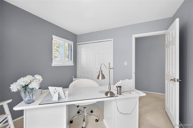 8733 Woodside Drive, Grosse Ile, MI 48138