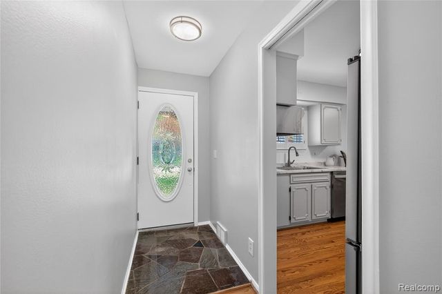 8733 Woodside Drive, Grosse Ile, MI 48138