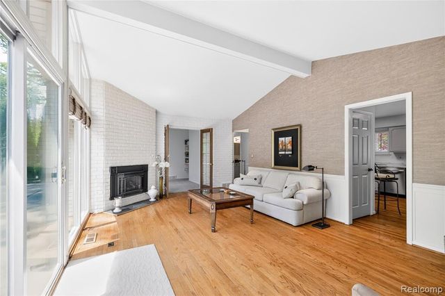 8733 Woodside Drive, Grosse Ile, MI 48138